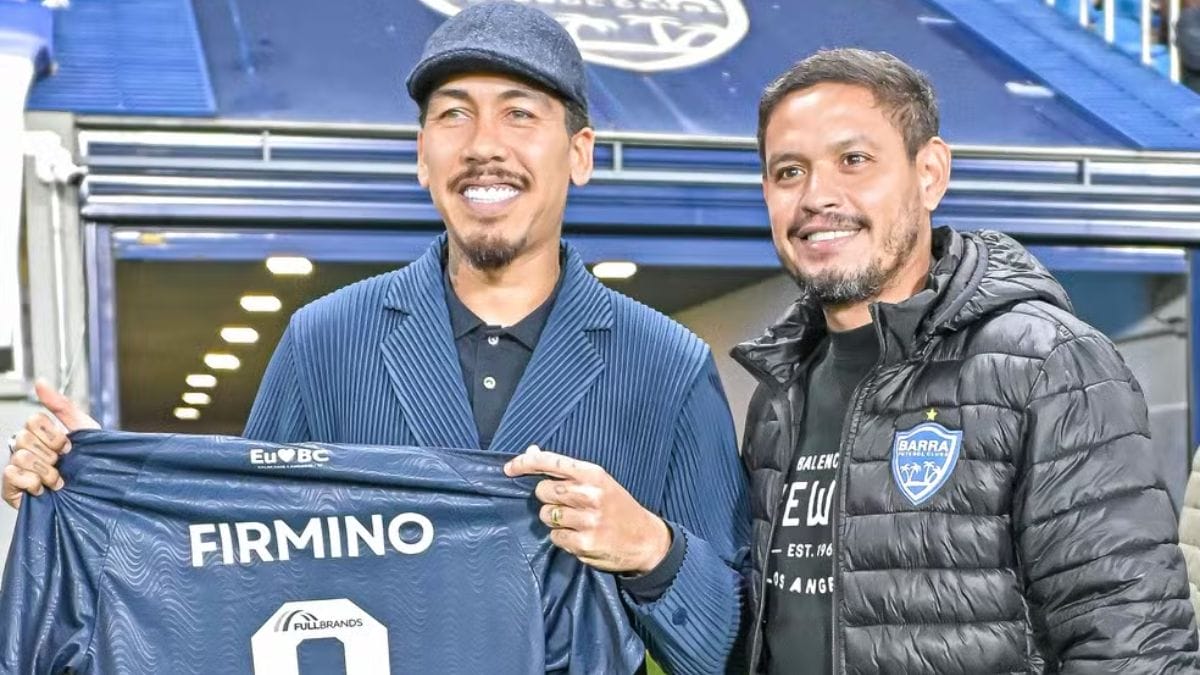 Firmino visita o estádio do Barra durante jogo da Série C (Foto: Tiago Winter, Barra FC)