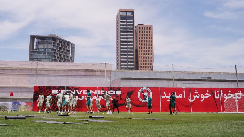 Seleção Iraniana treina para a Copa (Foto: REUTERS, Victor Medina)