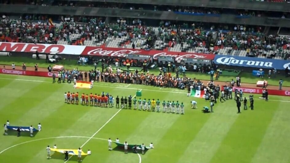 México e Espanha antes de jogo amistoso no Estádio Azteca