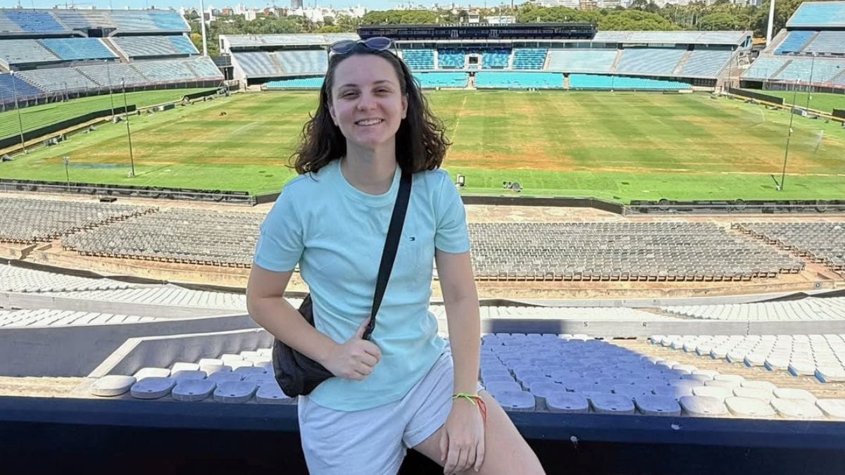 Influenciadora e jogadora de futebol Adelia Bristot faz sucesso nas redes sociais falando sobre Copa do Mundo