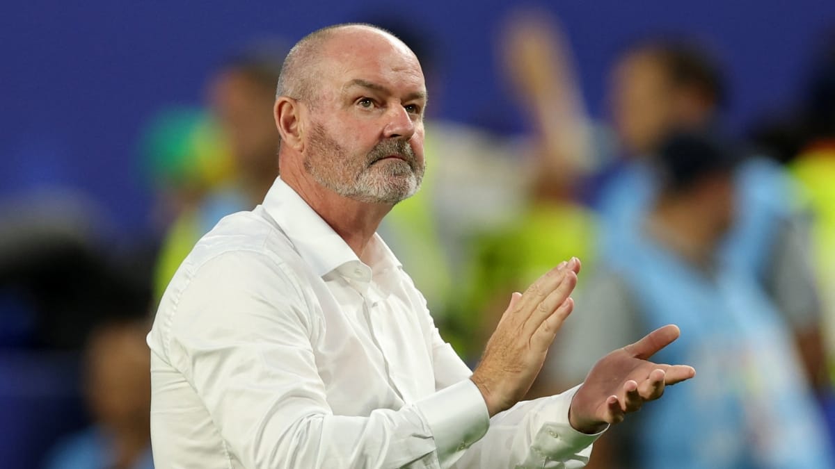 Steve Clark pediu demissão da seleção da Escócia (Foto: REUTERS)