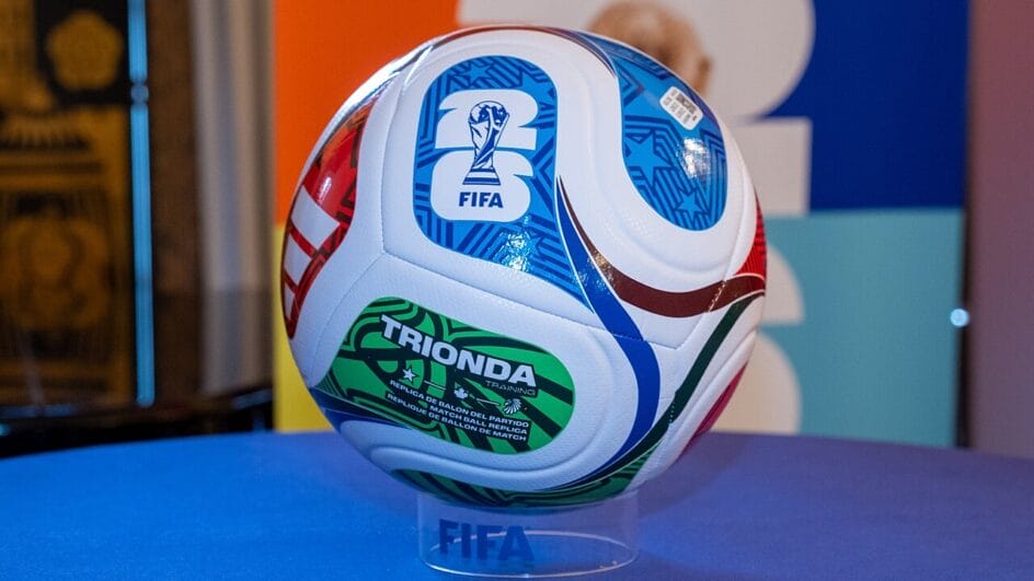 Trionda, a bola da Copa 2026, tem sensores internos para reproduzir o que ocorre em campo (Foto: UKinUSA, Wikimedia Commons, CC)