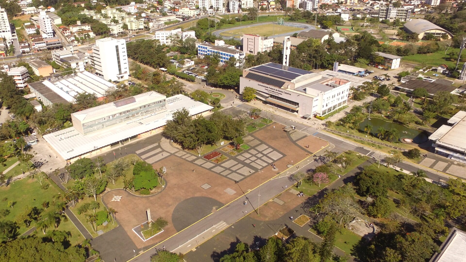 UFSC cai no ranking das melhores universidades do país, mas mantém top 10