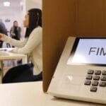 Como funciona a votação eletrônica em países pelo mundo