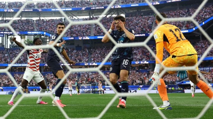 Bobadilla marcou contra na estreia do Paraguai (Foto: REUTERS, Matthew Childs)