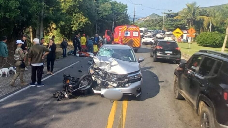 Acidente aconteceu no final da manhã desta segunda-feira (8) (Foto: PMRv, Divulgação)