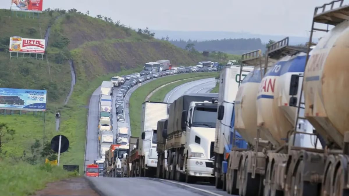 Câmara aprova anistia a multas aos caminhoneiros por bloqueios pós-eleições de 2022