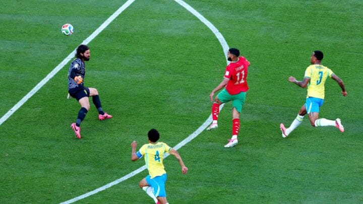 Saibari marcou de cobertura na saída de Alisson (Foto: REUTERS)