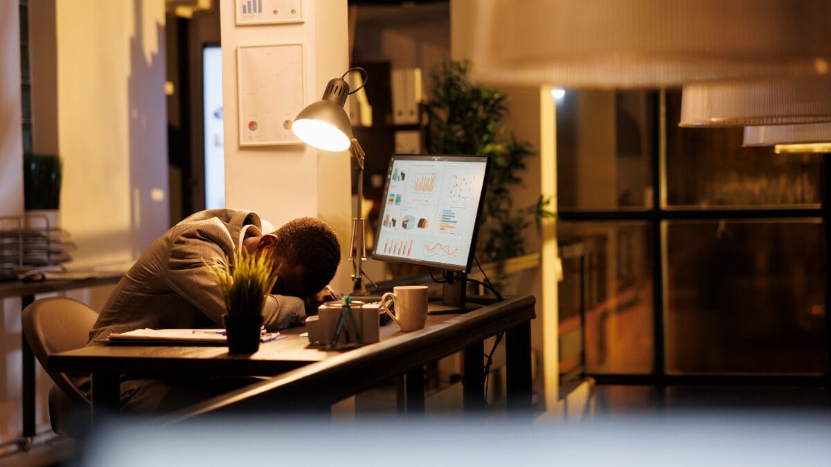 O efeito “modo automático”: como a falta de descanso muda o funcionamento do cérebro