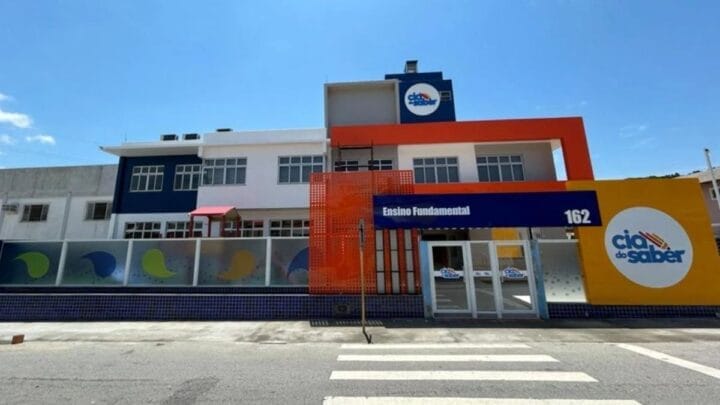 Gigante da educação com mais de 40 mil alunos compra escola tradicional em SC