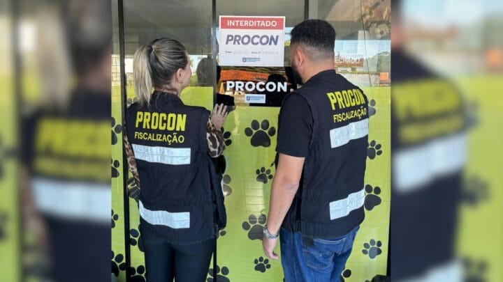 Pet shop com medicamentos vencidos e falta de profissionais é interditado em SC