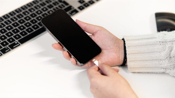 Tela de configurações mostrando recurso de proteção de bateria ativado em smartphone Android