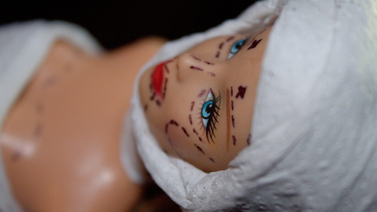 Do skincare aos procedimentos estéticos, o looksmaxxing ganhou força nas redes com a promessa de melhorar a aparência e alcançar a ‘melhor versão’ de si mesmo (Foto: Pexels)