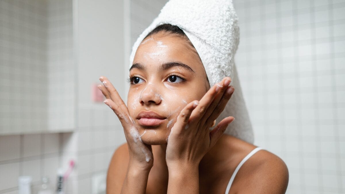 tendencia minimalista skincare creme nivea latinha azul (2)