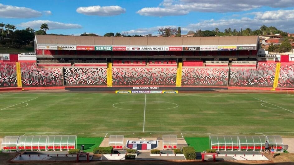 Partida acontece no Estádio Santa Cruz, em Ribeirão Preto (SP) (Foto: Agência Botafogo, Divulgação)