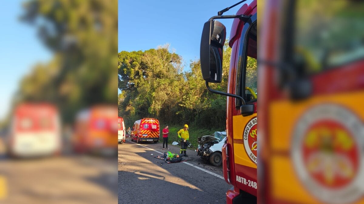 Acidente entre carro e duas carretas deixa jovem de 24 anos morto em SC