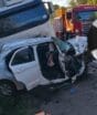 Carro fica destruído após bater em duas carretas e jovem de 24 anos morre em SC