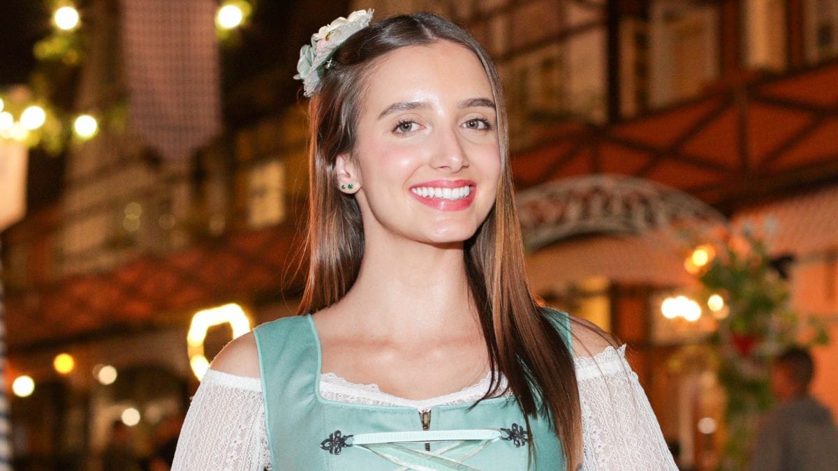 Corredora e fã de Spätzle: conheça Amanda Treis Vanzuiten, candidata a rainha da Oktoberfest Blumenau 2027