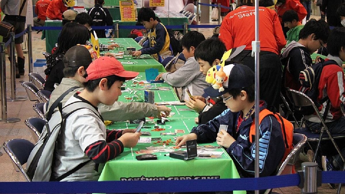Partida de Pokémon Trading Card Game registrada em 2009 (Foto: MIKI Yoshihito / Wikimedia Commons)