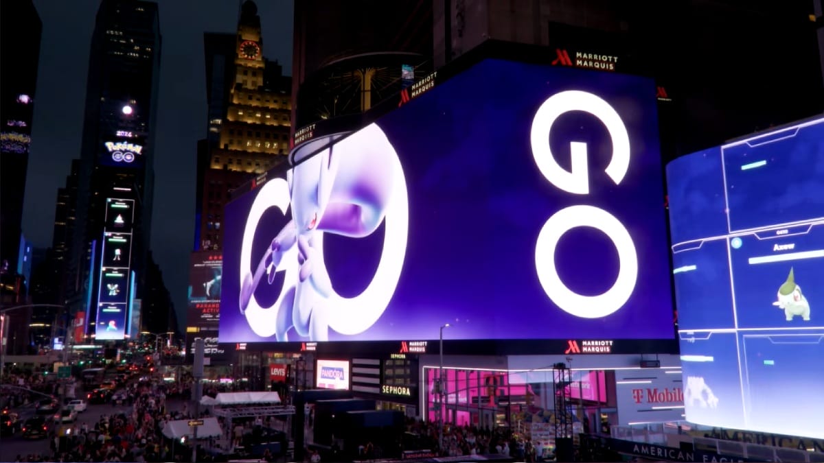 Uma das principais imagens deste movimento é a Times Square lotada durante uma reid de Mewtwo, o primeiro grande lendário do jogo e um dos maiores símbolos da franquia (Foto: Reprodução / YouTube / Pokémon GO)
