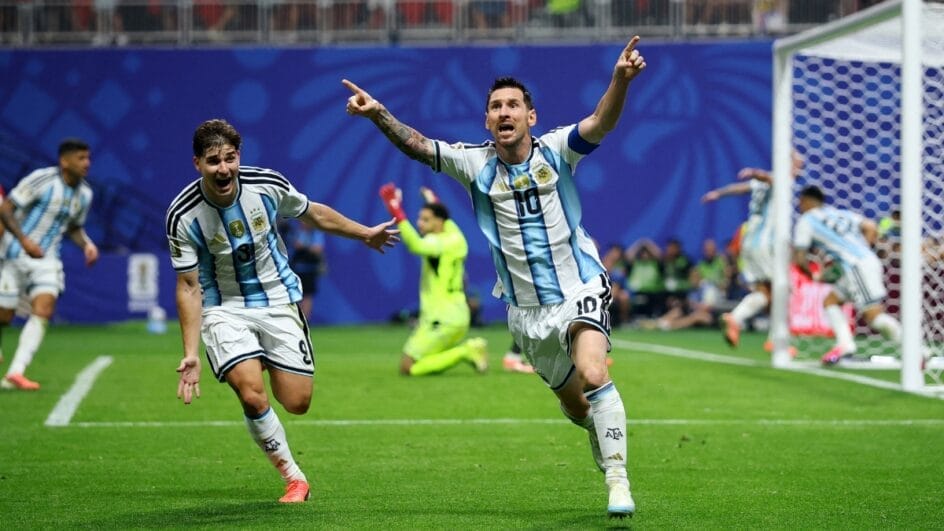 Messi marcou na virada argentina (Foto: REUTERS)