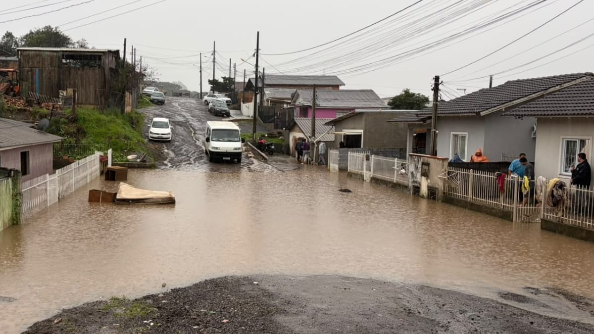Bairro Penha, em Lages, alagado (Foto: Arquivo Pessoal, Mateus Barreto)
