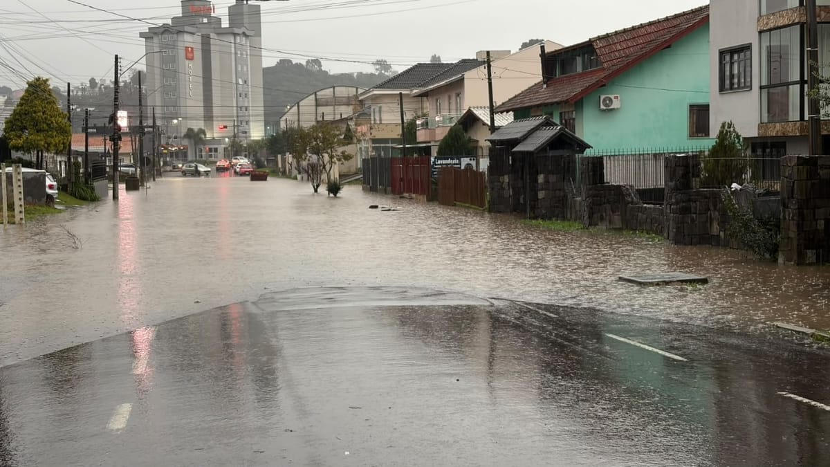 Bairro Sagrado Coração de Jesus alagado em Lages (Foto: Arquivo Pessoal, Mateus Barreto)