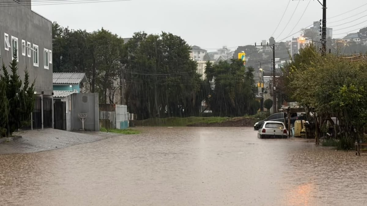 Bairro Sagrado Coração de Jesus alagado em Lages (Foto: Arquivo Pessoal, Mateus Barreto)