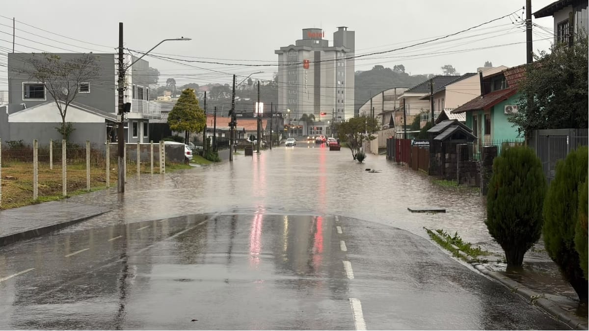 Bairro Sagrado Coração de Jesus alagado em Lages (Foto: Arquivo Pessoal, Mateus Barreto)