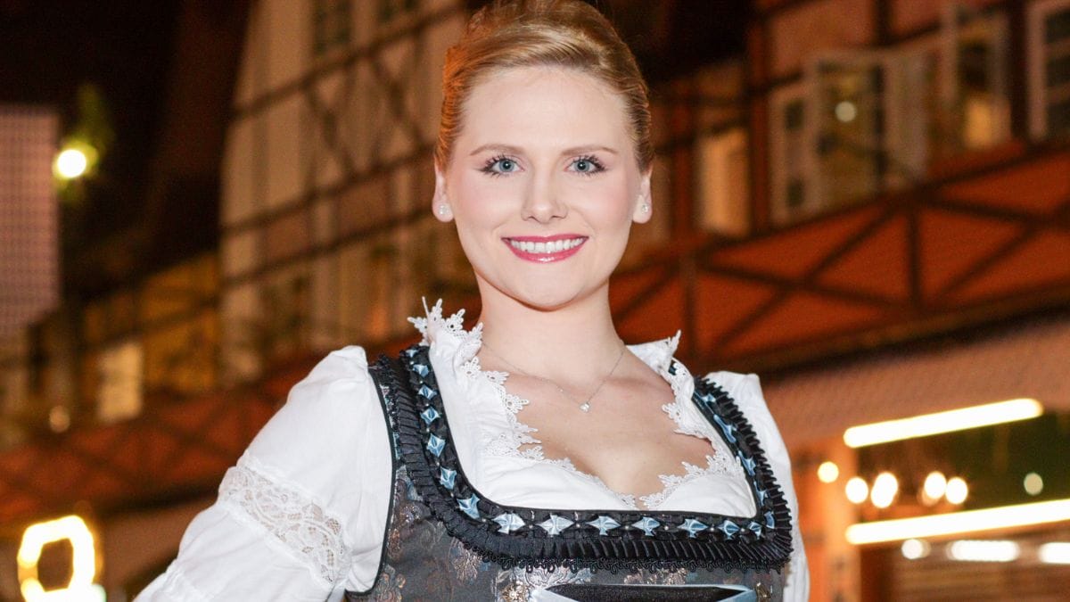 Confeiteira e apaixonada por cuca: conheça Bianca Krisanski, candidata a rainha da Oktoberfest Blumenau 2027