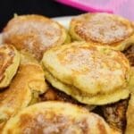 Sem fritura: esses bolinhos de banana feito na frigideira levam poucos ingredientes e ficam macios