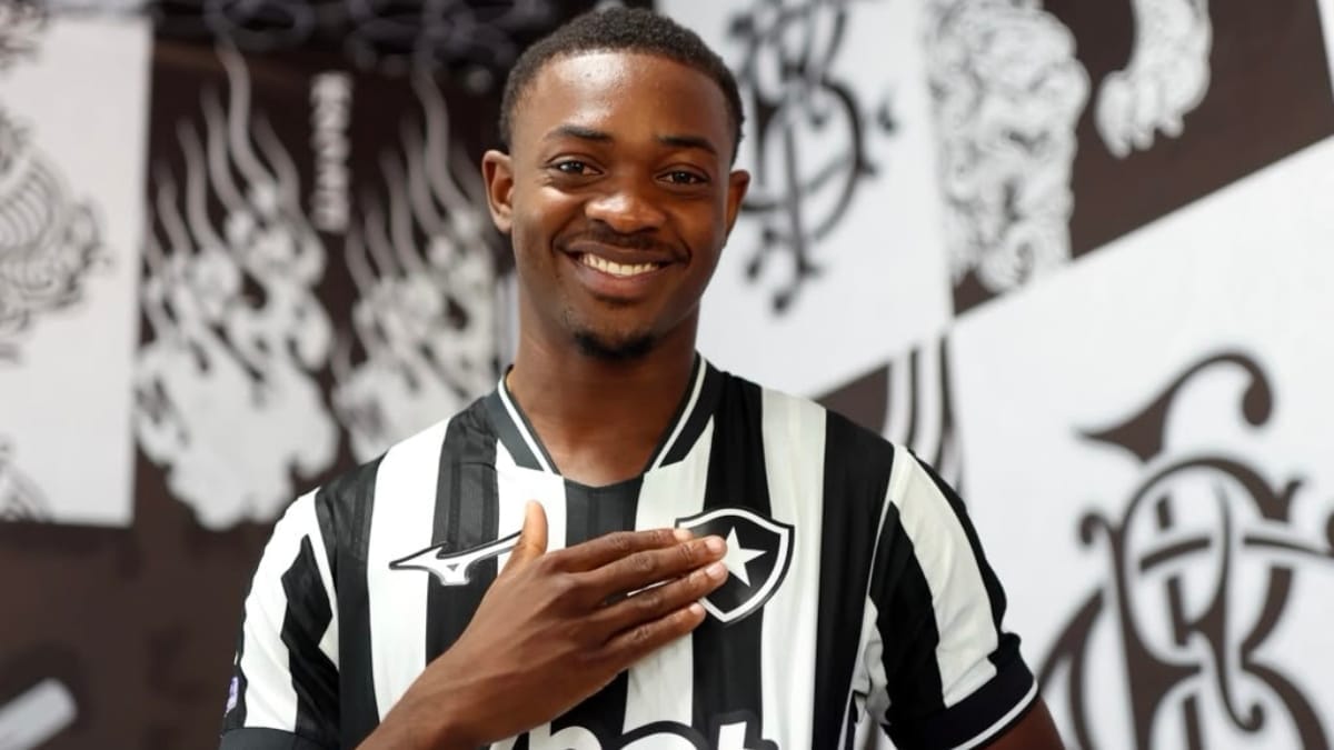 Meio-campista assinou contrato até 2029 depois de atuar pelo time B do Porto (Foto: Vitor Silva, Botafogo)