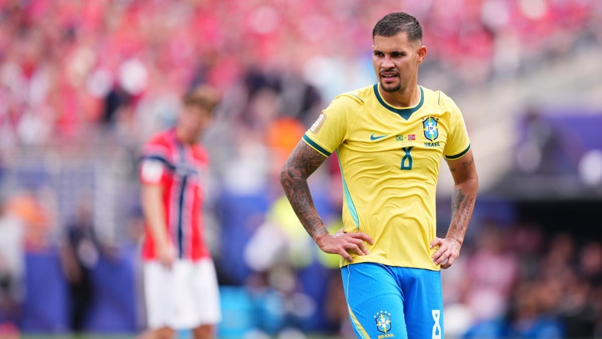 Bruno Guimarães foi titular da Seleção Brasileira na Copa do Mundo (Foto: REUTERS)