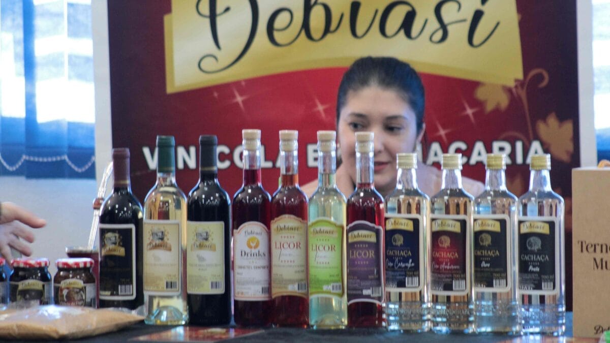 Cachaça Casa Debiasi, em Ipuaçu