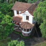 Casarão de 1900 à venda por R$ 8 milhões em SC guarda lago, jardins e detalhes preservados