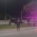 Passageira de 32 anos morre em acidente entre carro e moto na Avenida Beira-Mar Norte, em Florianópolis