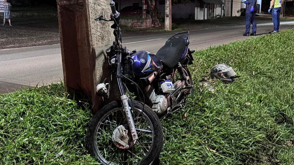 Motociclista e carona morrem após moto bater em poste na BR-163 em SC