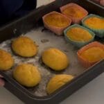 Sem glúten: esse pão bisnaguinha de batata doce fica macio e é ótimo para levar na lancheira escolar