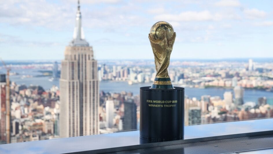 Taça mais cobiçada do planeta (Foto: Mike Stobe, FIFA via Getty Images)