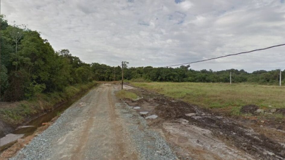 Corpo é encontrado submerso em vala ao lado de terreno em SC; caso é investigado (2)
