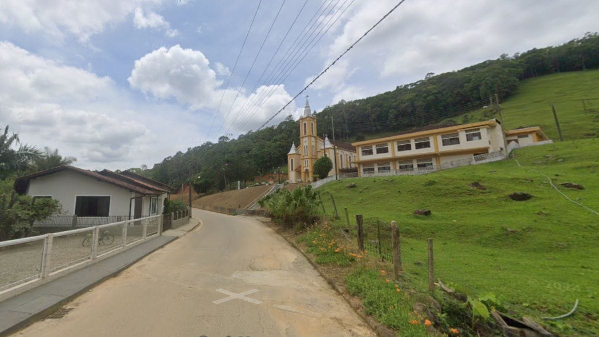 Crime ocorreu na Estrada Geral de Lourdes, em Águas Monas (Foto: Google Maps)