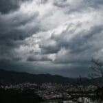 Temperaturas mais elevadas e temporais isolados devem marcar os próximos dias em SC