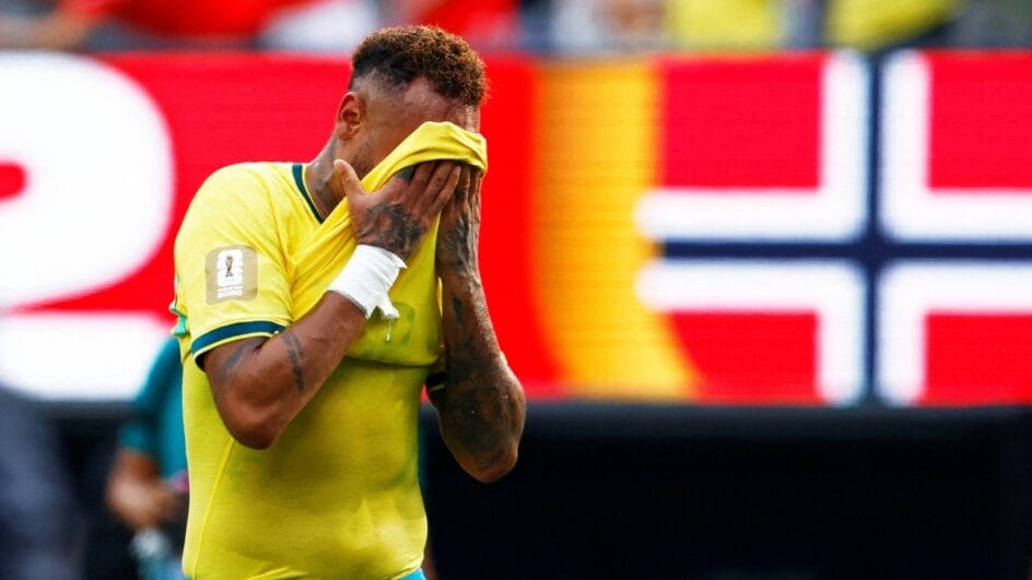 Neymar marcou o único gol brasileiro na partida (Foto: REUTERS)