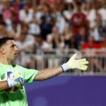 Destaque da Copa do Mundo, Dibu Martínez aceita proposta de gigante europeu