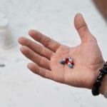Paciente morre após internação e expõe uso de medicamentos controlados sem receita em clínica para dependentes químicos
