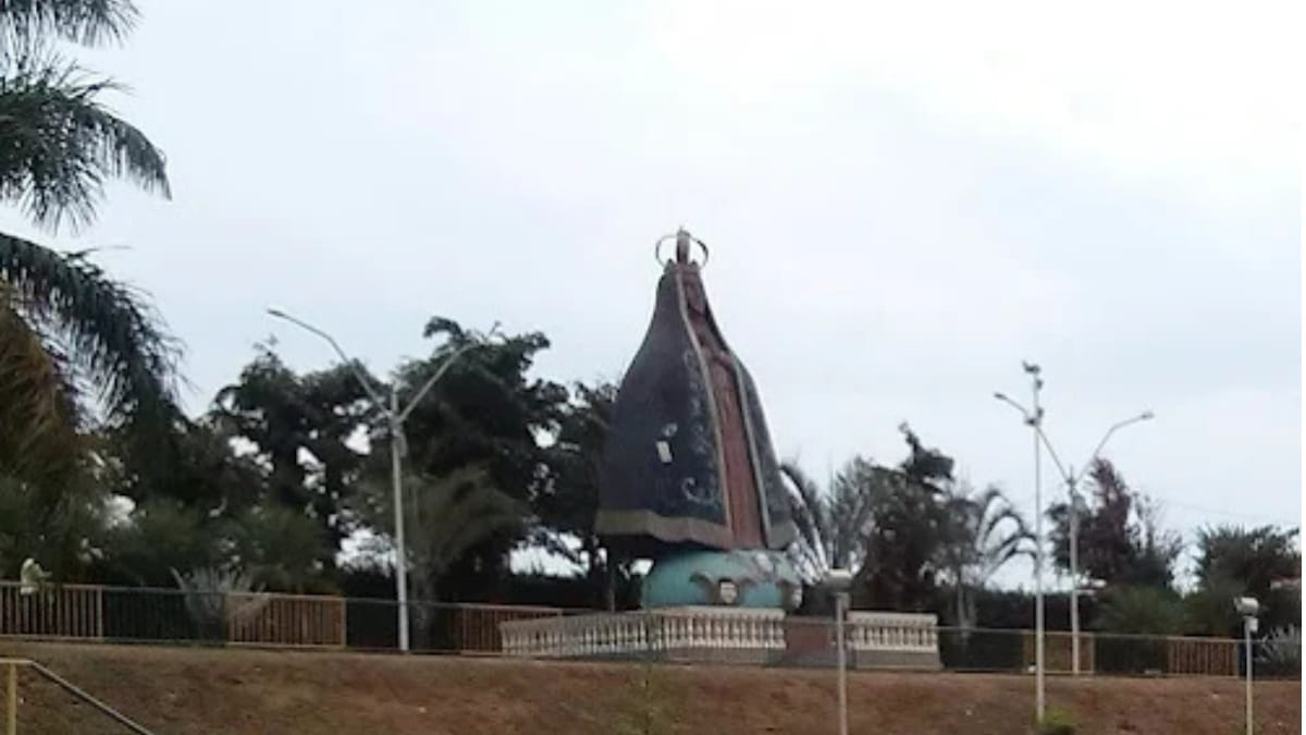 Estátua de Nossa Senhora Aparecida em Nerópolis (Foto Divulgação, Redes Sociais)