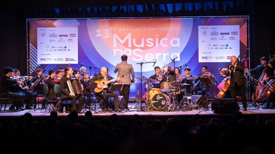 aristas no palco do Festival Internacional Música na Serra