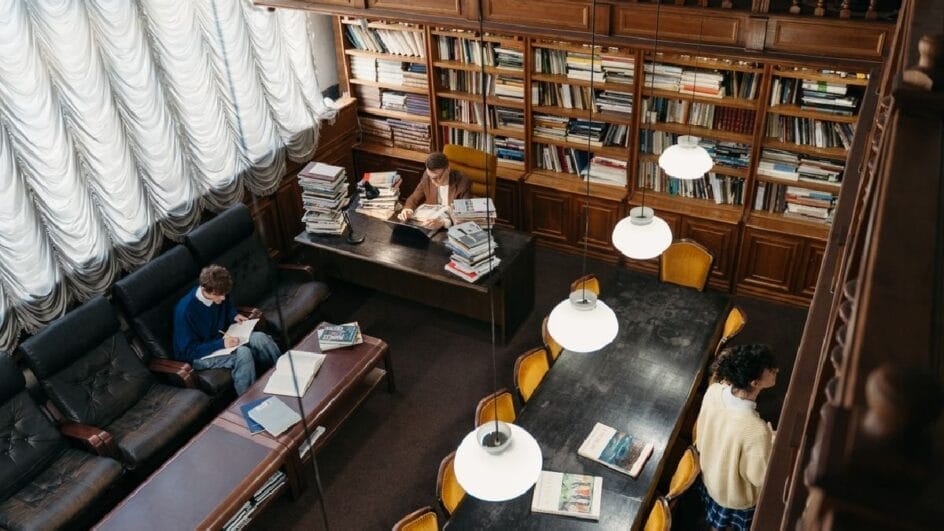 Projeto intimista busca fugir do digital e fazer os leitores voltarem para os livros físicos (Foto: Tima Miroshnichenko / Pexels / Imagem Ilustrativa)