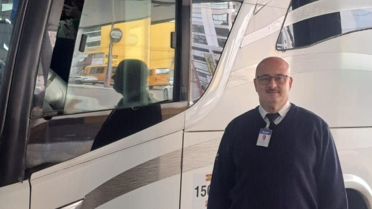 Conheça o motorista de SC que conquista passageiros com empatia e virou exemplo nas estradas