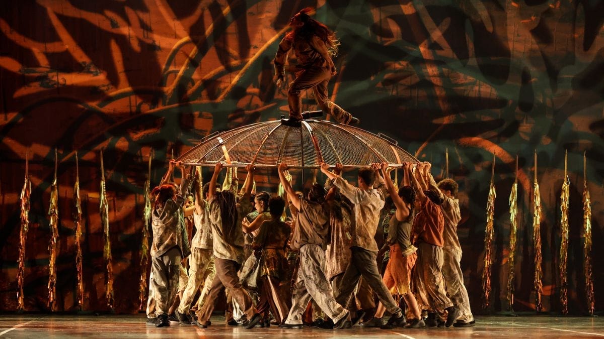 Grupo se apresentando no Festival de Dança de Joinville